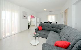 Apartment Mira